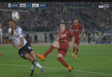 La Roma reclama un penalti por mano de Alexander-Arnold