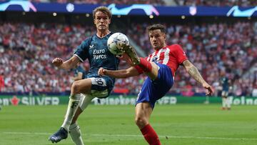 Soccer Football - Champions League - Group E - Atletico Madrid v Feyenoord - Metropolitano, Madrid, Spain - October 4, 2023 Atletico Madrid's Saul in action with Feyenoord's Mats Wieffer REUTERS/Isabel Infantes
