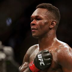 Adesanya, a Strickland: “Le voy a noquear con mis uñas pintadas”