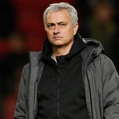 Mourinho la vuelve a liar tras la eliminación ante el Bristol