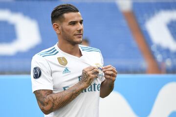 La presentación de Theo Hernández en imágenes