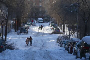 La ciudad de Madrid recibirá durante este lunes más de 3.500 toneladas extra de sal para el deshielo de sus calles y carreteras.