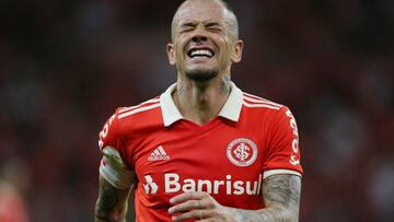 Soccer Football - Brasileiro Championship - Internacional v Fortaleza - Estadio Beira-Rio, Porto Alegre, Brazil - April 17, 2022 Internacional's Andres D'Alessandro reacts REUTERS/Diego Vara