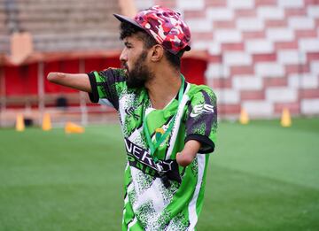 La historia de Abdelkhalek El Ouardi es inspiradora aferrándose a su sueño de convertirse en entrenador de fútbol. Este año se ha convertido en el técnico del conjunto sub15 del Raja Beni Mellal, un club de fútbol marroquí.