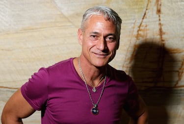 El histórico saltador olímpico, que fue el primer deportista que consiguió una puntuación perfecta, anunció su enfermedad a mediados de los 90, habiéndolo conocido años antes. Aún así, consiguió dos medallas de oro en los Juegos Olímpicos de Seúl.