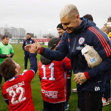 La emotiva visita que alegró a la Roja: “Los más cercanos fueron Marcelino, Gary y Brereton”