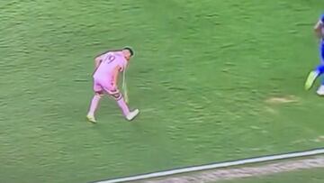 Robbie Robinson jugó su primer partido con Messi y terminó vomitando