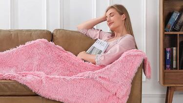 Así es la cobija de felpa con más de 20.000 valoraciones y un 32% de descuento