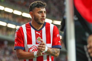 ¿Qué delanteros jugaron en Chivas durante la ausencia del ‘Chicharito’?