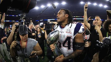 HOUSTON, TX - FEBRUARY 05: Dont'a Hightower #54 of the New England Patriots holds the Vince Lombardi Trophy after defeating the Atlanta Falcons 34-28 in overtime during Super Bowl 51 at NRG Stadium on February 5, 2017 in Houston, Texas. Mike Ehrmann/Getty Images/AFP
== FOR NEWSPAPERS, INTERNET, TELCOS & TELEVISION USE ONLY ==