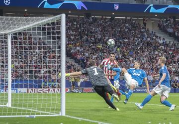 1-2. Stefan Savic marcó el primer gol.