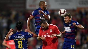 Benfica&#039;s Swiss forward Haris Seferovic (C) jumps for the ball with Chaves&#039; Portuguese midfielder Stephen Eustaquio (L), Brazilian defender Marcao (TOP) and Serbian defender Nikola Maras during the Portuguese league footbal match between GD Chav