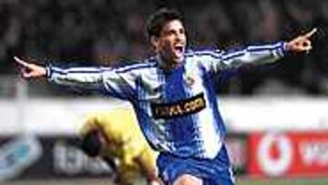 <B>LLENO DE JÚBILO</B>. Antonio Pacheco vibró con su gol ante la Unión. Era el segundo, el que daba la vuelta al marcador.