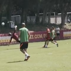 Falcao a tope frente al arco: Picadas y puntería en práctica