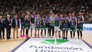 Unicaja con el Costa del Sol. En el centro, Carlos Suárez.