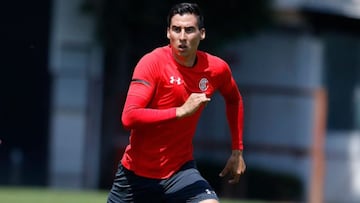 Otro de los zagueros de México que dará de qué hablar. Se caracteriza por su buena estatura (1.90) y la capacidad para marcar a sus rivales. Con los Diablos Rojos, en el Clausura 2019, disputó 13 partidos con y hasta anotó un gol. Bajo el mando de Ricardo La Volpe fue cuando comenzó a ser inamovible. 
