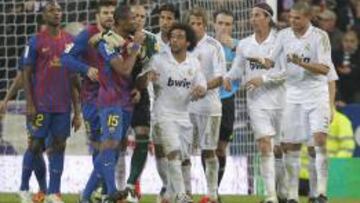 Bronca entre los jugadores del Real Madrid y Barcelona durante la temporada 2011-2012.