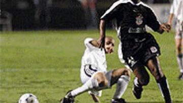 <b>ÚLTIMO FICHAJE.</B> Fernando Roig da por cerrada la plantilla con el fichaje del centrocampista brasileño.