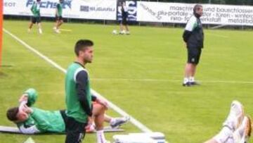 <b>TOCADOS. </b>Torrejón, Picón, Docal y al fondo, Serrano y Álvaro en la sesión vespertina de ayer.