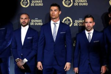 Cristiano Ronaldo posa en el photocall junto a su compañeros Ricardo Quaresma. Ricardo Quaresma y Joao Moutinho.