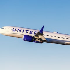 Desvían un avión porque el ordenador de un pasajero se cuela en el hueco del asiento