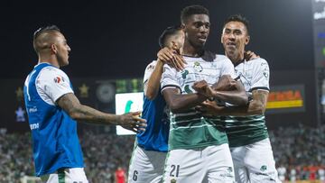 Foto de acci&oacute;n durante el partido Santos vs Toluca correspondiente a la Final de ida del Clausura 2018 de la Liga BBVA Bancomer en el estadio TSM.