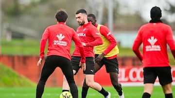 27-03-26. PABLO VÁZQUEZ, EN EL ENTRENAMIENTO DEL SPORTING.