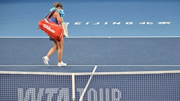 Spain�s Paula Badosa reacts after retiring against Czech Republic�s Karolina Muchova during their men�s singles match at the China Open tennis tournament in Beijing on September 28, 2025. (Photo by Pedro Pardo / AFP)
