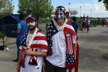 Los aficionados de Estados Unidos lo pasaron en grande en la fan zone antes del partido del Hexagonal ante Trinidad y Tobago. "Vamos a ganar 8-0", decía un aficionado del Team USA.