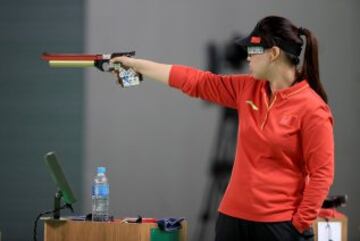 Otro récord olímpico fue el de la china Mengxue Zhang en la disciplina de 10 m pistola de aire femenino alcanzando los 199.4 puntos y ganando el oro olímpico.