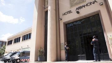 Los Mossos d&acute;Esquadra registran el Hotel Arrahona de Sabadell en el marco de la operaci&oacute;n antidopaje en la que fue detenido Jama Aden.