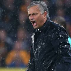 Mou se queja antes del derbi: "Entreno con ocho jugadores..."