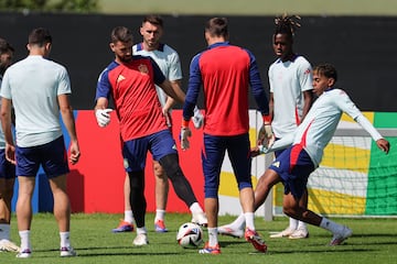 Spain's forward #19 Lamine Yamal (R) along with his teammates take part in a MD-1 training session at the team's base camp in Donaueschingen, on June 19, 2024, on the eve of their UEFA Euro 2024 Group B football match against Italy. (Photo by LLUIS GENE / AFP)