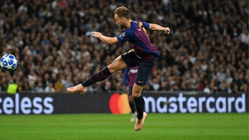 We never considered Rakitic sale, insists Barcelona sporting director