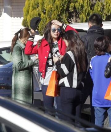 Kim lim la hija de Peter Lim visita a los jugadores del Valencia durante el entrenamiento 