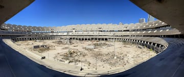 Así se encuentra el que será el nuevo estadio del Valencia Club de Fútbol. Las obras llevan trece años paradas.