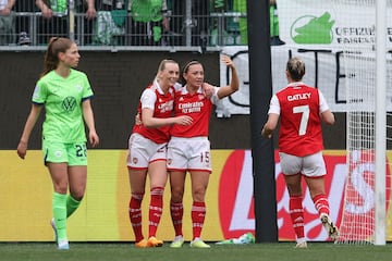Stina Blackstenius scored the second goal which leaves the tie open for the second leg in London.