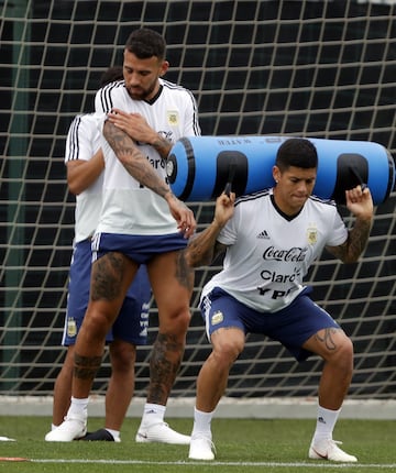 Barcelona 05 Junio 2018, Espaa
Entrenamiento de la Seleccion Argentina en el predio del Barcelona, Joan Gamper.
OTAMENDI Y ROJO
Foto Ortiz Gustavo
