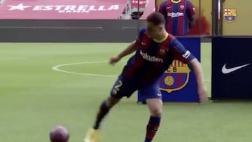 Barcelona: Dest's deft ball skills fall flat during presentation