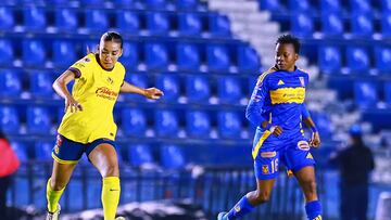Karina Rodriguez (L) of America fights for the ball with Chrestinah Kgatlana (R) of Tigres during the Semifinal first leg match between America and Tigres UANL as part of the Liga BBVA MX Femenil, Torneo Apertura 2024 at Ciudad de los Deportes Stadium on November 14, 2024 in Mexico City, Mexico.