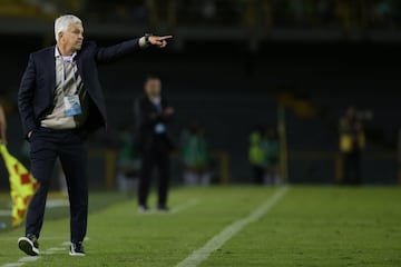 Humberto SIerra abandonó a La Equidad por sus males resultados en Liga Águila,siendo un de lo últimos equipos de la tabla, sumada a la eliminación de Copa Sudamericana