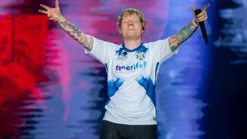 Ed Sheeran con la camiseta del Tenerife