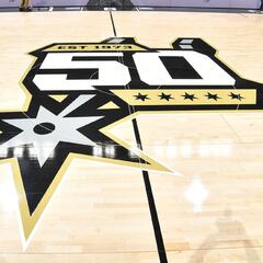 What is the NBA’s new regular season attendance record set by the Spurs?