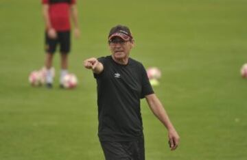 FERNANDO VAZQUEZ es el entrenador del Mallorca, fichó en enero de 2016 y consiguió la salvación de la categoría en el último partido, este año su objetivo es mantener la categoría