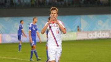 Denis Cheryshev celebrando un gol con la Sub 21 de Rusia.