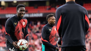 BILBAO (PAÍS VASCO), 13/03/2025.- El lateral del Athletic Adama Boiro calienta este jueves, previo al partido correspondiente a la vuelta de los octavos de final de la Europa League, entre el Athletic de Bilbao y la Roma, en el estadio de San Mamés de Bilbao. EFE/ Miguel Toña