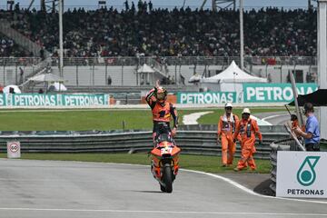 Pedro Acosta quedó segundo en el Gran Premio de Malasia disputado en el circuito Internacional de Sepang, lo que le convirtió al instante en el nuevo campeón del mundo de Moto2.