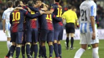 Los jugadores del FC Barcelona celebran el tercer gol ante el M&aacute;laga.