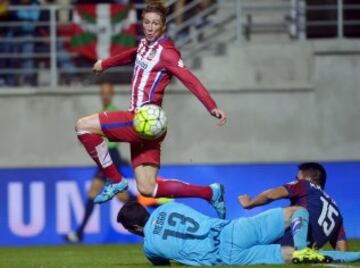 Fernando Torresmarca el segundo gol del Atl¨¦tico de Madrid.