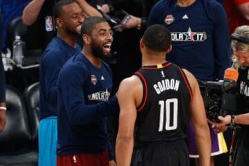 Kyrie Irving y Eric Gordon